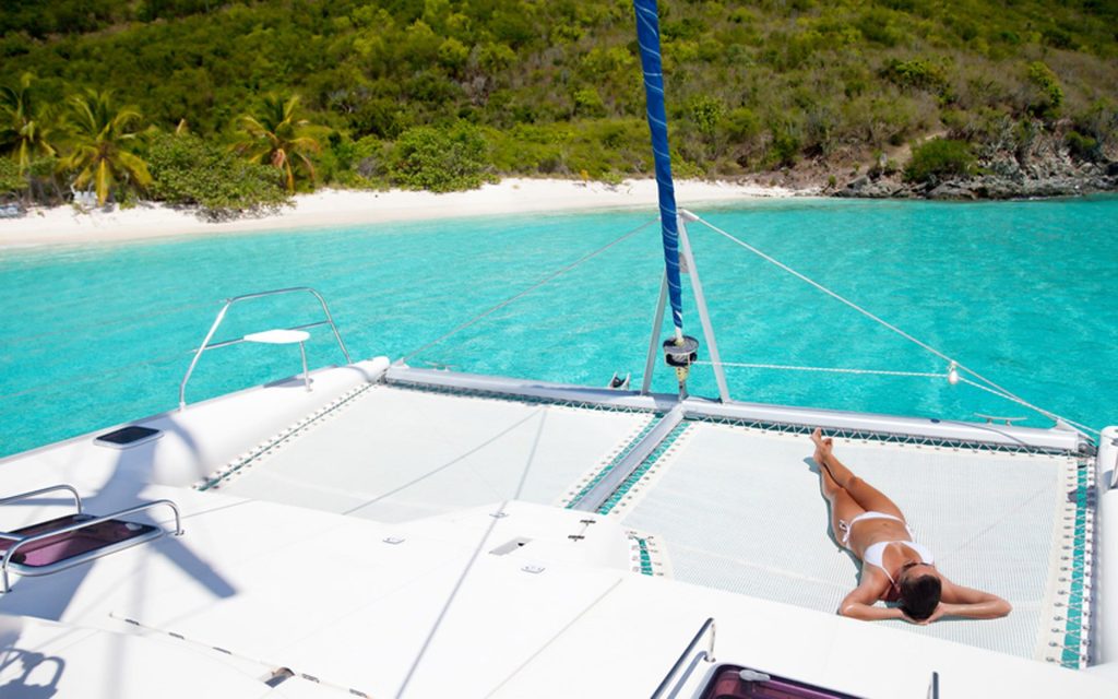 The Differences Between Sailboat and Catamaran 2 book2sail-monohull vs catamaran 3