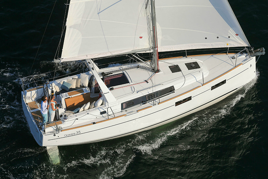Highlights of Yacht Chartering Beneteau Oceanis 35 8 book2sail-3 5