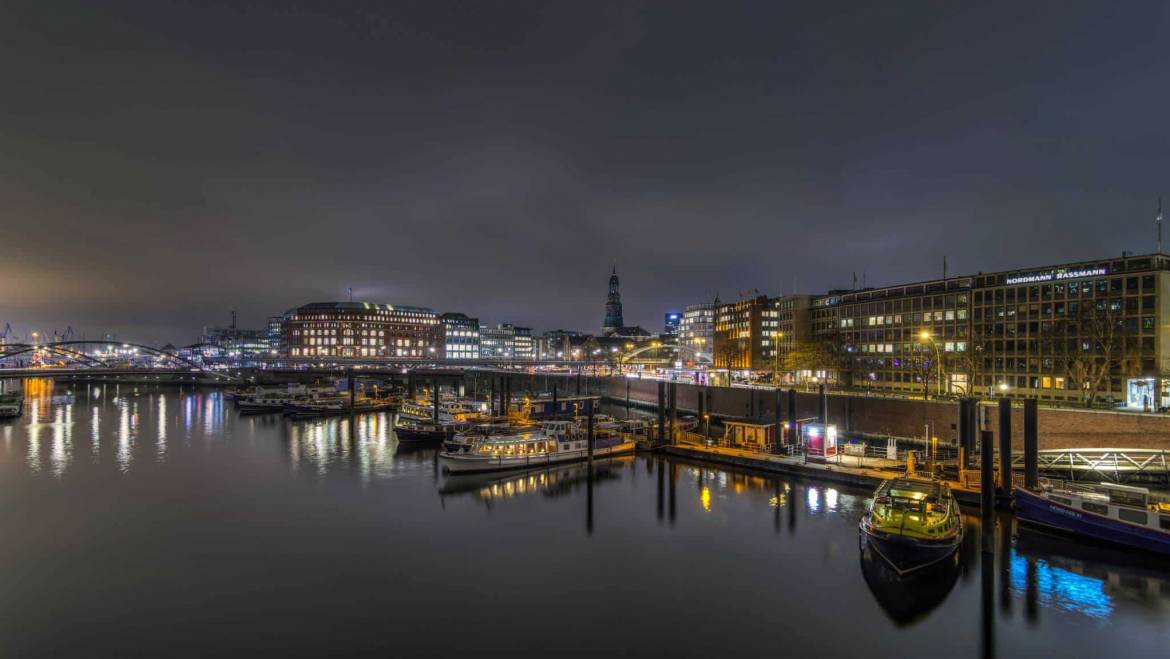 Bucket List of Boating 1 book2sail-Germany Hamburg pier boats lights river night 5120x2880 scaled 1170x659 1