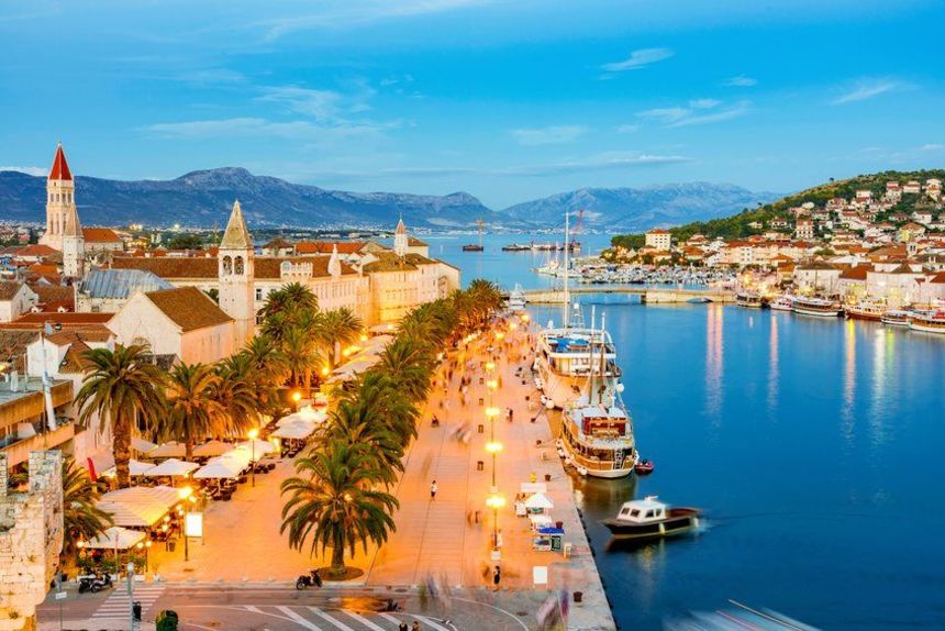 How to Sail in Trogir Dalmatia 5 book2sail-Old city sqaure and marina Trogir