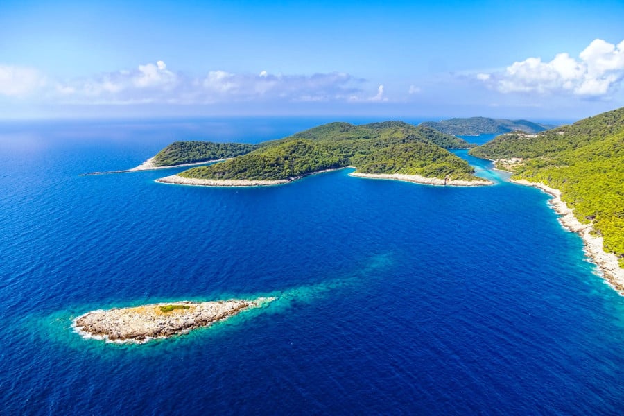 5 Reasons why Mljet in Croatia is a dream for yacht chartering 6 book2sail-Saplunara 1