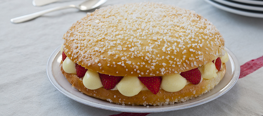 10 Mediterranean Dishes That We’re Absolutely in Love With 11 book2sail-ambiance tarte tropezienne fraise