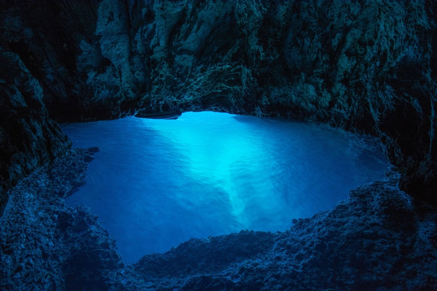 Visiting the Blue Cave on Bisevo Island with a yacht charter 3 book2sail-blue cave tour croatia