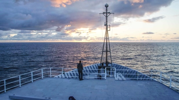 book2sail-boat and sea