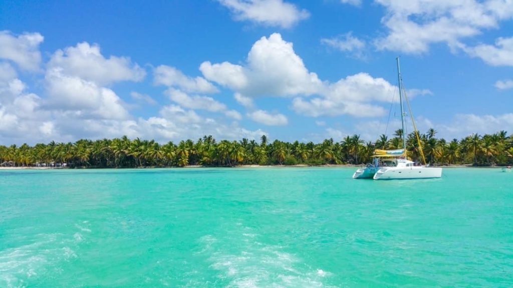 Why we love Catamarans 8 book2sail-catamaran in caribbean 1463323297uJS min