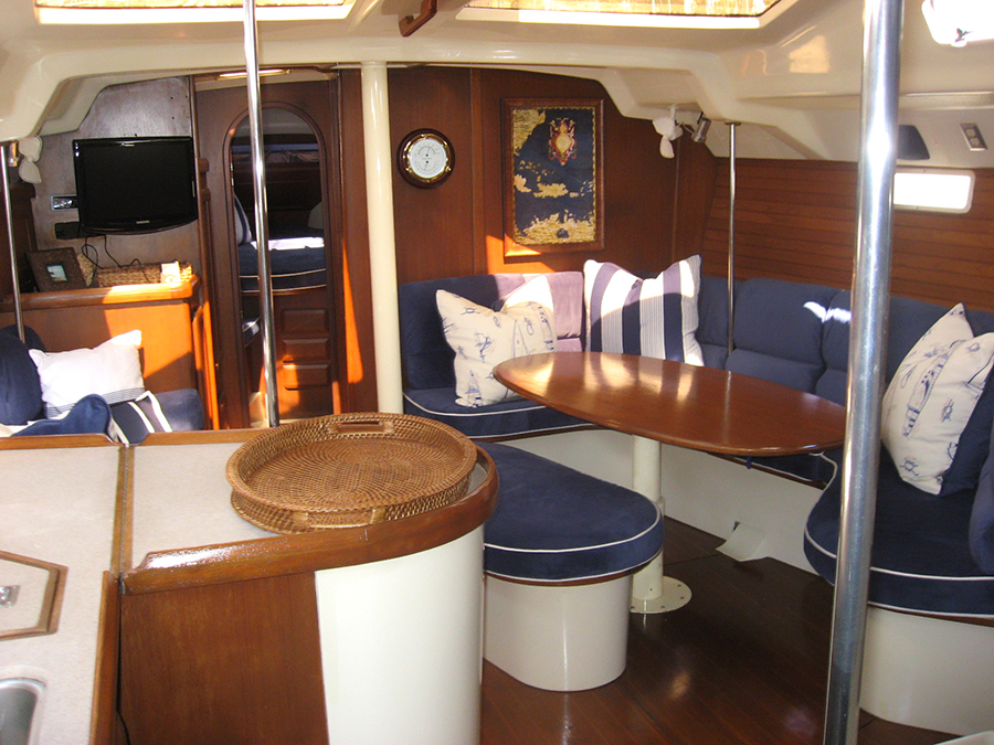 The Hunter 43 Legend Review 2020 6 book2sail-hunter 1