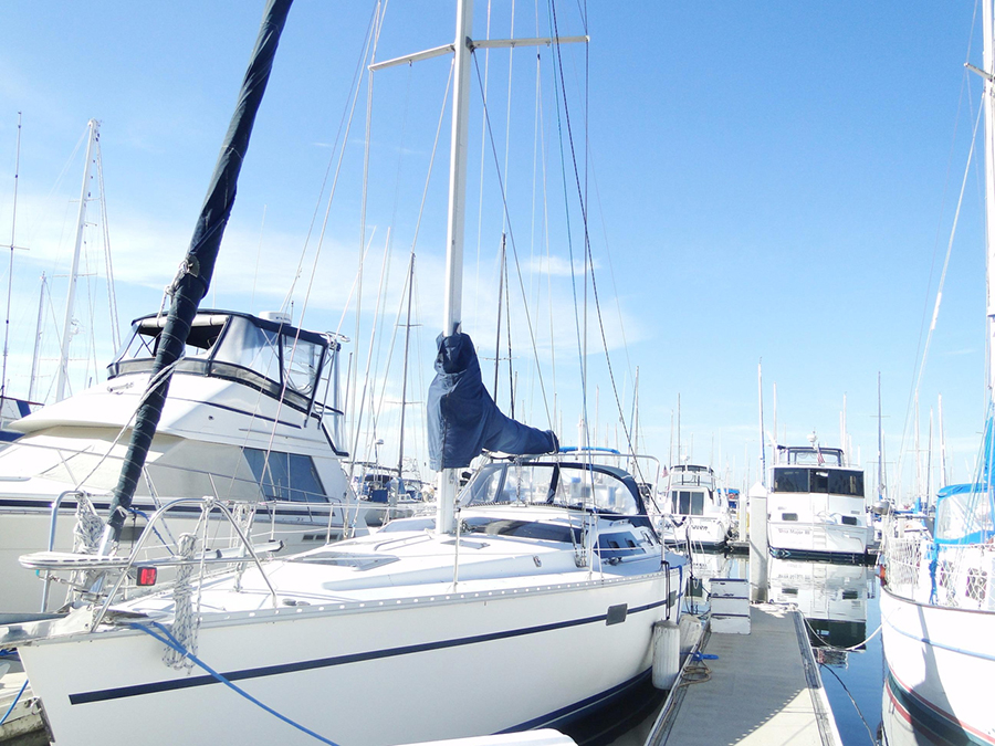 The Hunter 43 Legend Review 2020 4 book2sail-hunter 4