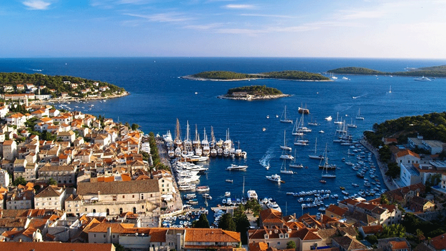 Have you ever thought about renting a boat in Hvar, Croatia? 4 book2sail-hvar sailing