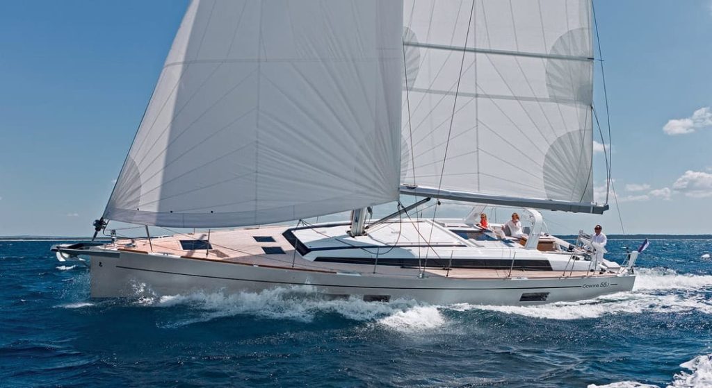 Oceanis Yacht Charters: Travel in Style and Comfort in Mallorca 6 book2sail-oc55 copia