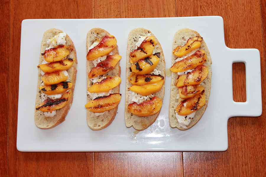 4 Delicious Things to Eat on Your Boat That (Hardly) Require Any Cooking 7 book2sail-pan seared peaches