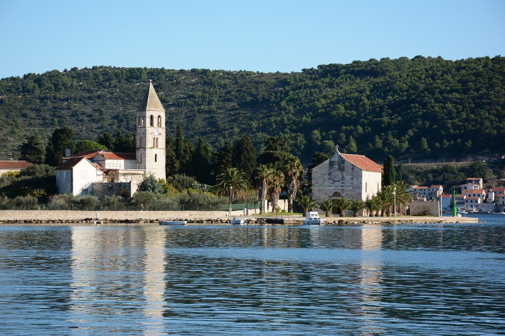 5 Wonders on the Island of Vis – Perfect Spots for Yacht Charter in Croatia 8 book2sail-vis 2965282 1920