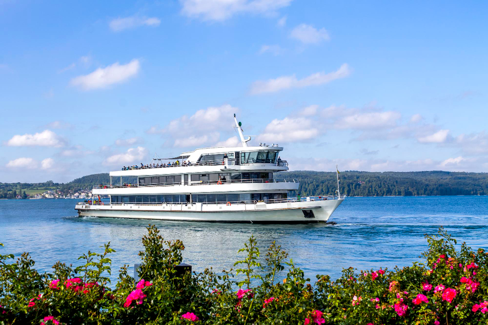 Yacht Rental vs. Cruise: Which Delivers the Best Value for an Unforgettable Adventure? 5 book2sail-3681985